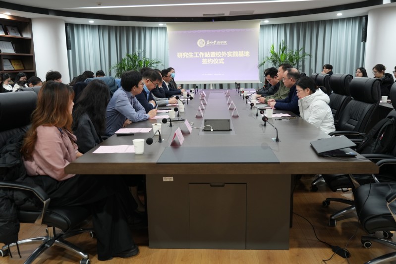 线上老虎机
与毕马威华振、容诚、中汇会计师事务所举办实践基地签约暨校外导师聘任仪式